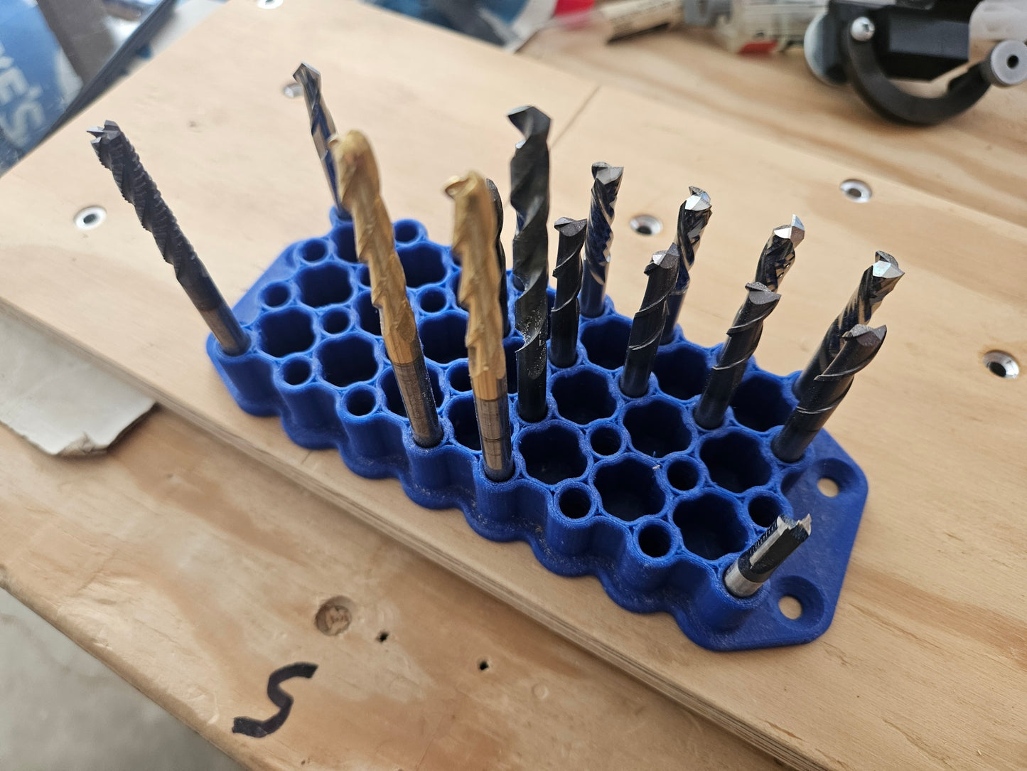 TOOL HOLDER OR CUTTER RACK FOR 1/4" DIA. TOOLS - .STL FILE